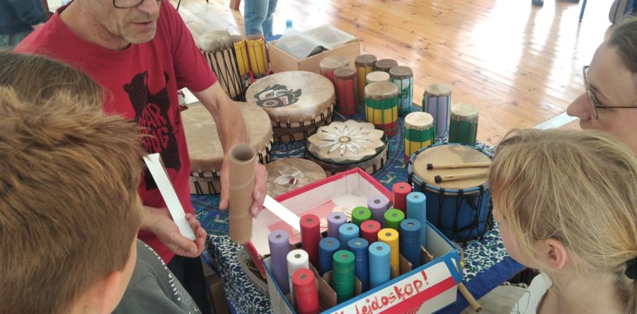 Warsztaty w wiosce festiwalowej.